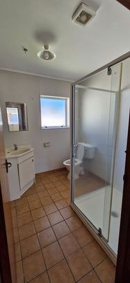 Spacious 2 bdrm house with a single secure garage - Photo 1