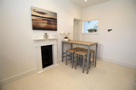 2 bedroom penthouse to rent - Photo 3