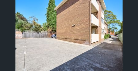 Stylish Renovated Apartment in Prime North Melbourne Location - Photo 5