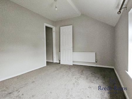 3 bedroom end of terrace house to rent - Photo 3