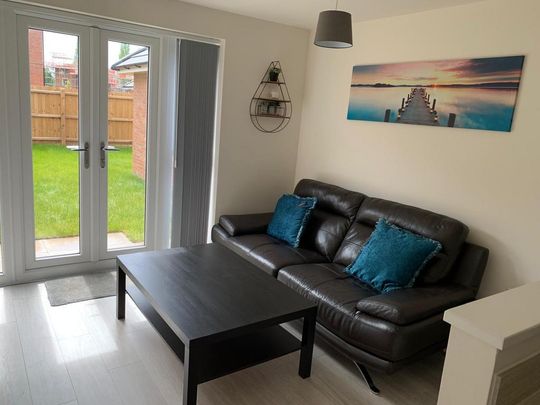 4 bedroom semi-detached house to rent - Photo 1