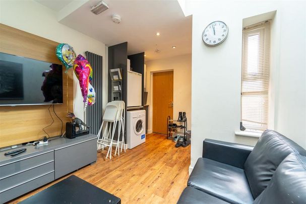 6 bedroom house to rent - Photo 1