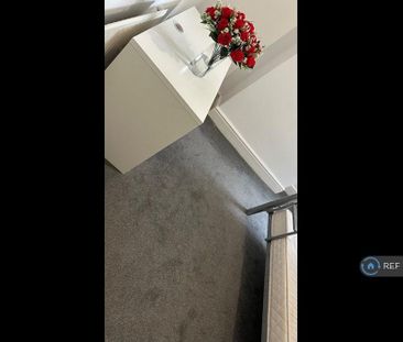 1 bedroom in a house share to rent - Photo 2