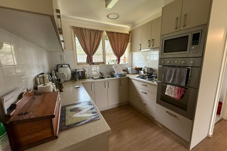 3 Trawalla Court, Hampton Park VIC - Photo 3