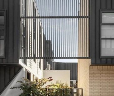 Designer Residence in the Heart of Richmond! - Photo 6