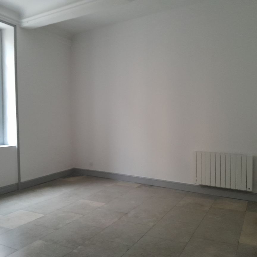 Location Appartement 4 pièces 86m² NIMES 30000 - Photo 1