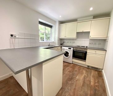 2 bed Flat for rent - Photo 2