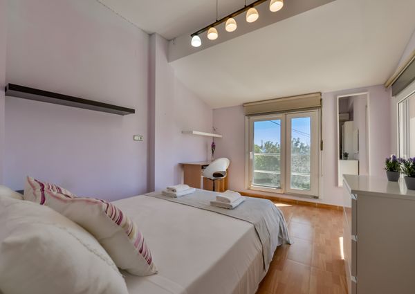 FOR RENT VILLA MORAIRA with 4 bedrooms for LONG TERM NEAR THE BEACH AND THE CITY