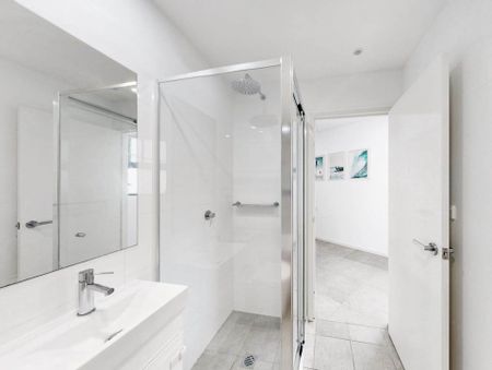 Modern & Private 2-Bedroom Apartment - Photo 3