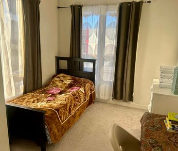 For Lease - 142 Salterton Circle, Vaughan, Ontario - Photo 5