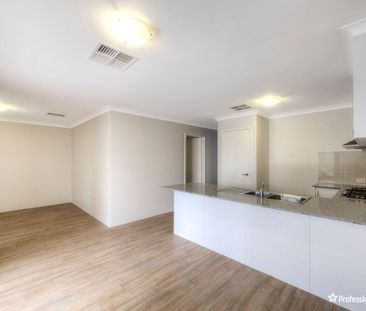 35 Lazuli Rise, Wellard WA 6170 - Photo 5