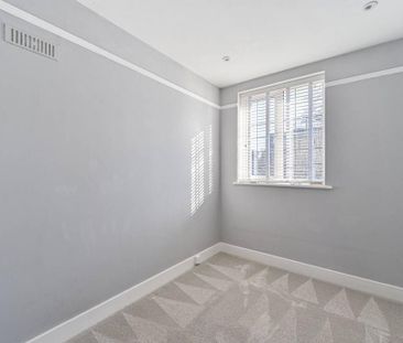 4 bedroom semi-detached house to rent - Photo 4