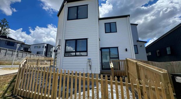 Newly 3Bedroom2.5Bathroom - Photo 1