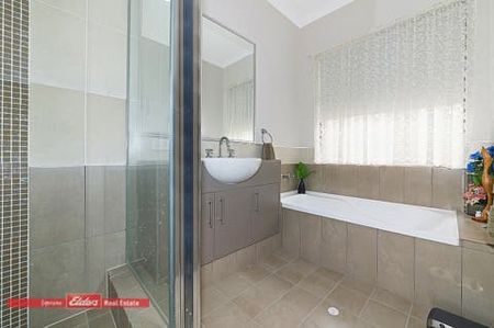 BEAUTIFUL HOME IN HARRINGTON WATERS! - Photo 4