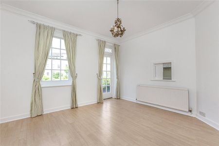 4 bedroom house in London - Photo 2