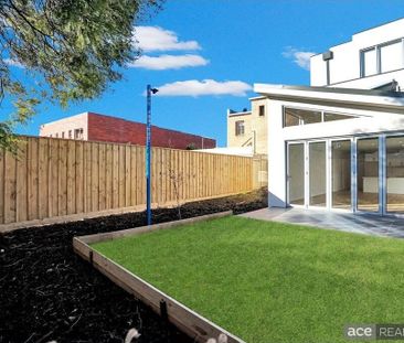 Laverton - Photo 1