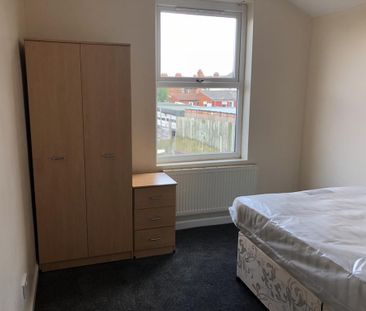 4 bedroom house share to rent - Photo 3