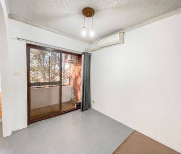 Spacious Two Bedroom Unit close to amenities - Photo 3