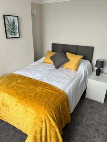 NEWLY REFURBISHED 5 Bedroom House for Rent on Jubilee Drive, L7 - Photo 3