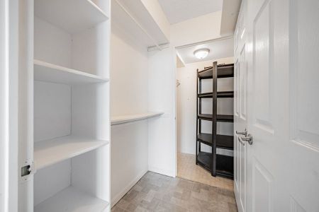 For Lease - 12 Laurelcrest Street Unit# 611, Brampton, Ontario - Photo 3