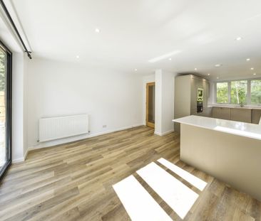 4 bedroom detached house to rent - Photo 3