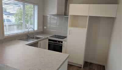 Short drive to Silverdale & Orewa! - Photo 2