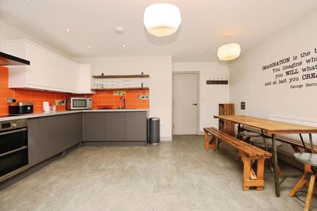 4 bedroom townhouse to rent - Photo 5