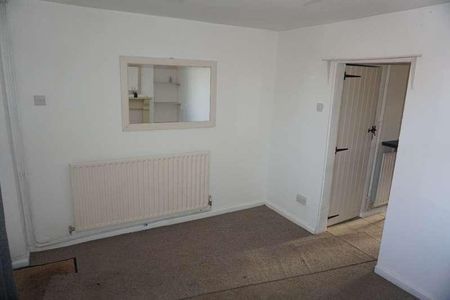 Bedford Road East, Yardley Hastings, NN7 - Photo 2