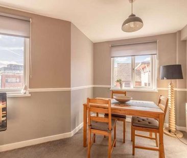 Amberley Place, Windsor, SL4 - Photo 2