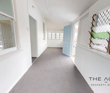 Beautifully Renovated 2 Bedroom Home In Prime Location - Photo 4