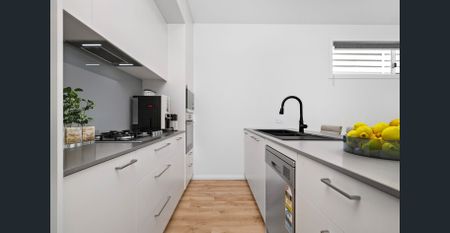 Elegant Terrace Home with Luxury Renovation - Photo 4