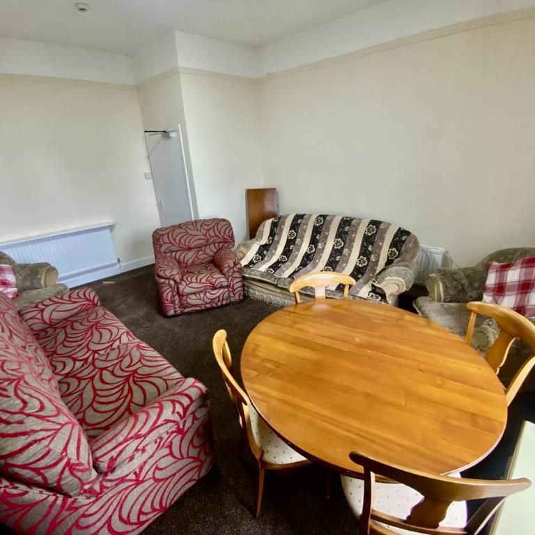 3 bedroom flat to rent - Photo 1