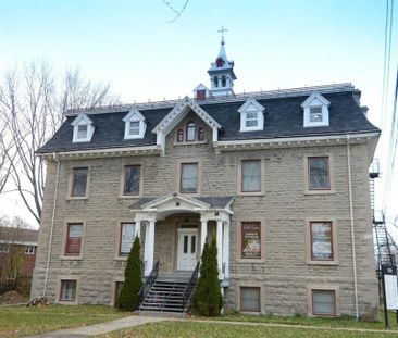 Grand appartement 4 1/2, plafonds 12 pieds, 2 chambres situé dans u... - Photo 3