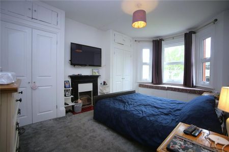 4 bedroom semi-detached house to rent - Photo 4