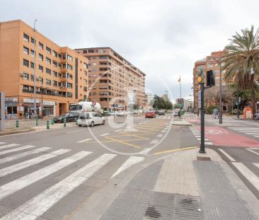 Valencia - Photo 4
