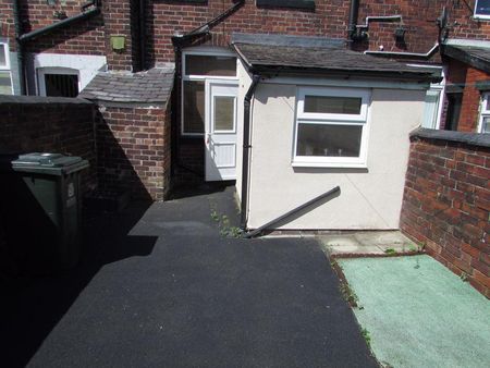 2 bedroom terraced house to rent - Photo 2