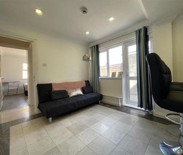 4 bedroom apartment to rent - Photo 2