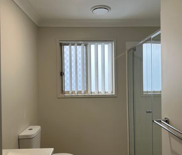 Charming 1-Bedroom Home with Covered Patio & Garage.. - Photo 3