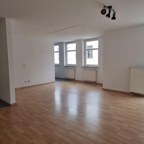 Großzügige Zweiraumwohnung mit Einbauküche! - Foto 1