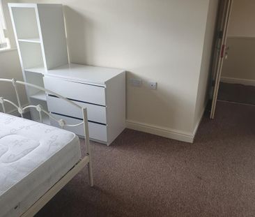 3 bedroom end of terrace house to rent - Photo 3
