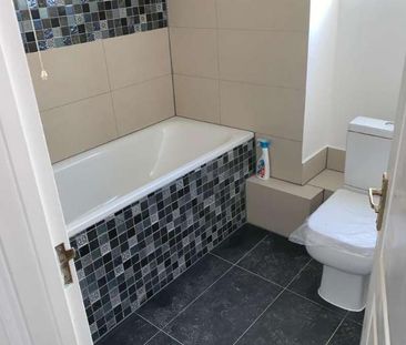 Ground Floor Larkspur Gardens, LU4 - Photo 4