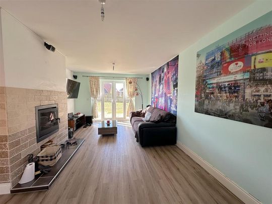 4 bedroom detached house to rent - Photo 1