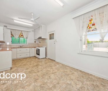 Three Bedroom Home!! - Photo 6