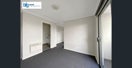 Modern 3 Bedroom Townhouse Close to Amenities! - Photo 3