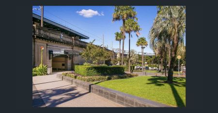 A Rare Find – Superb & Bright Two-Bedroom Apartment in a Prime Location - Photo 3