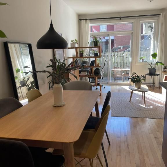 Grand 3 1/2 lumineux avec terrasse privée juste à côté du métro Frontenac. - Photo 1