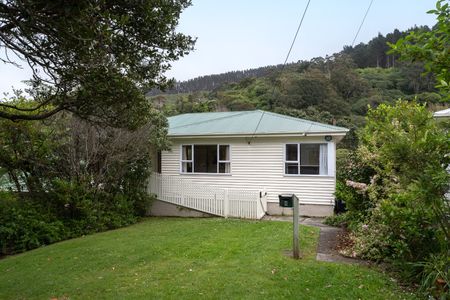 9 Franklyn Road, Tawa - Photo 2