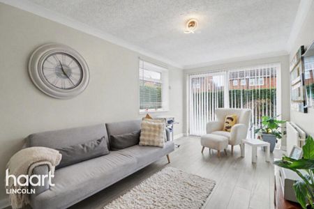 2 bedroom semi-detached house to rent - Photo 3