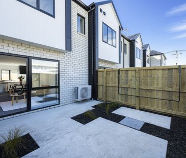 This contemporary two-bedroom, two-bathroom townhouse on Charlemont... - Photo 5