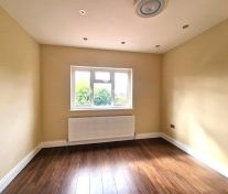 3 bed Flat for Rent - Photo 4